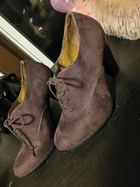 Women’s Lace-Up Suede Heel Booties in Plum